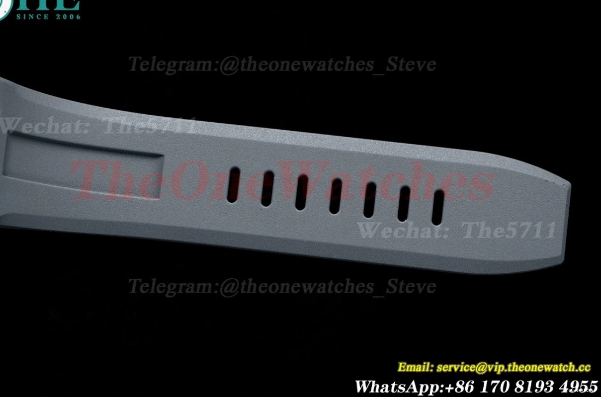 Oak 15720 A4308 Grey APF Stk Offshore Diver Royal SS RU 42mm 0224